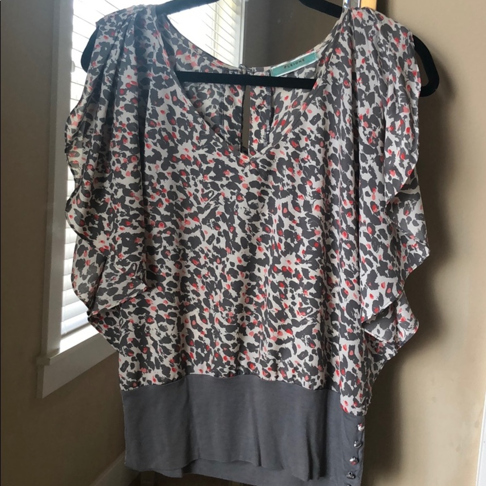 Flutter sleeves top